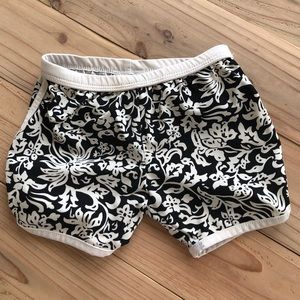 Acacia baby shorties